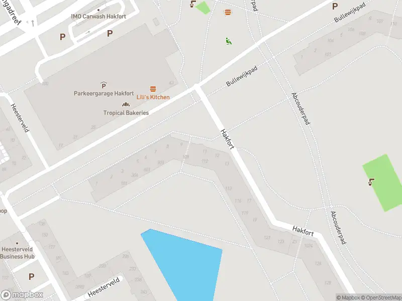 Ambulance met grote spoed naar de Heesterveld in Amsterdam