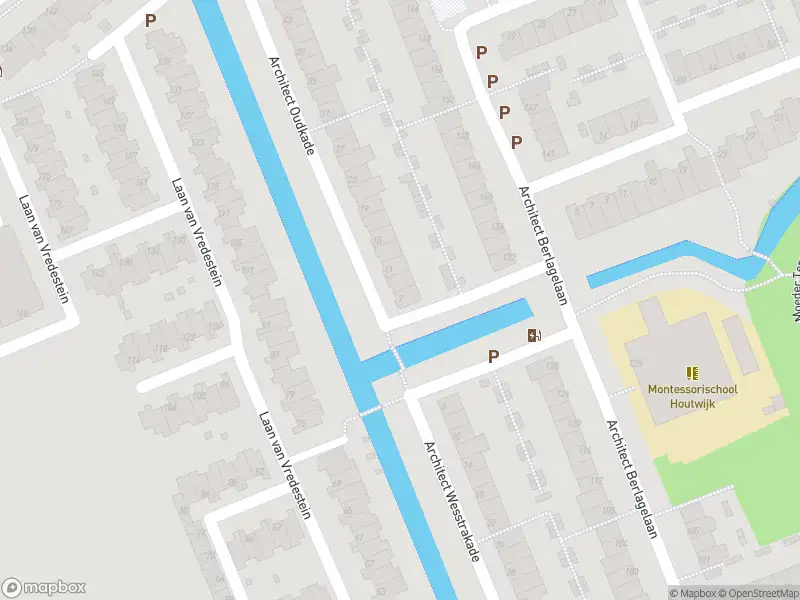 Ambulance met gepaste spoed naar de Architect Oudkade in 's-Gravenhage