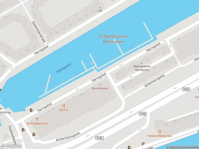 Ambulance met grote spoed naar de Haringvliet in Rotterdam