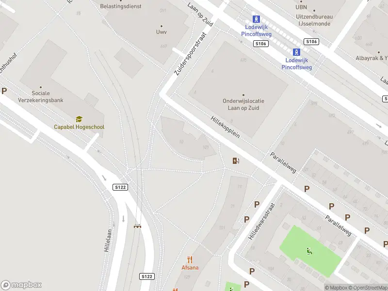 Ambulance met grote spoed naar de Hillekopplein in Rotterdam