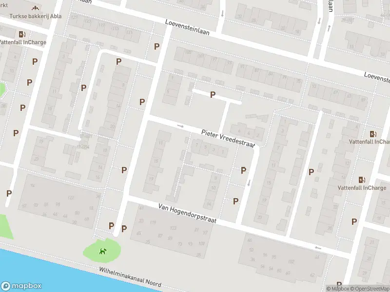 Ambulance met gepaste spoed naar de Pieter Vreedestraat in Oosterhout vanwege een liftopsluiting