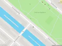 Ambulance met gepaste spoed naar de Pampuslaan in Amsterdam