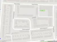 Ambulance met grote spoed naar de Monacopad in Haarlem