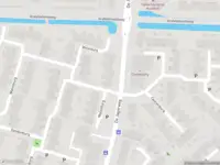 Ambulance met grote spoed naar de Walenburg in Dordrecht