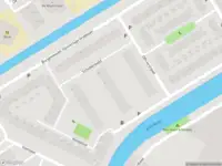 Ambulance met grote spoed naar de Schuttersveld in Schiedam