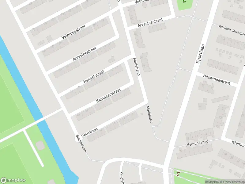 Ambulance met grote spoed naar de Kampeerstraat in Rotterdam