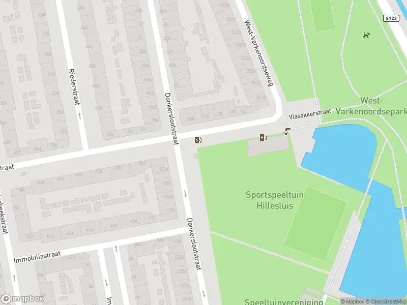 Ambulance met gepaste spoed naar de Vlasakkerstraat in Rotterdam