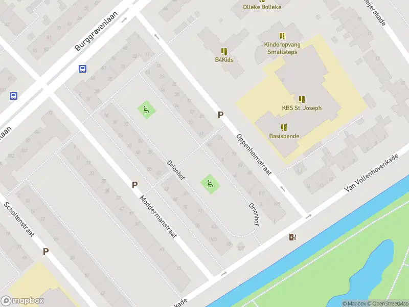 Ambulance met grote spoed naar de Snouck Hurgronjestraat in Leiden