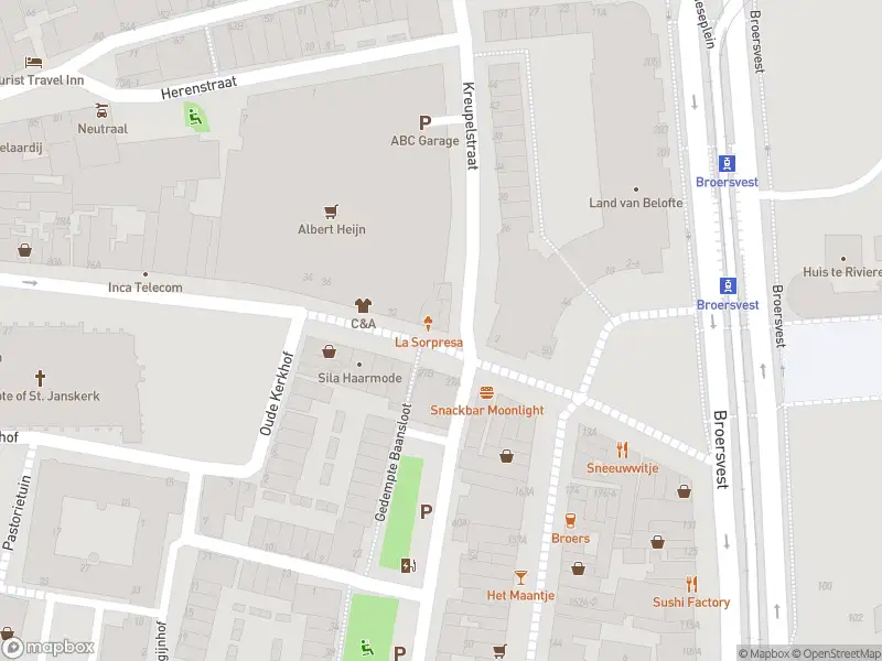 Ambulance met grote spoed naar de Lange Kerkstraat in Schiedam