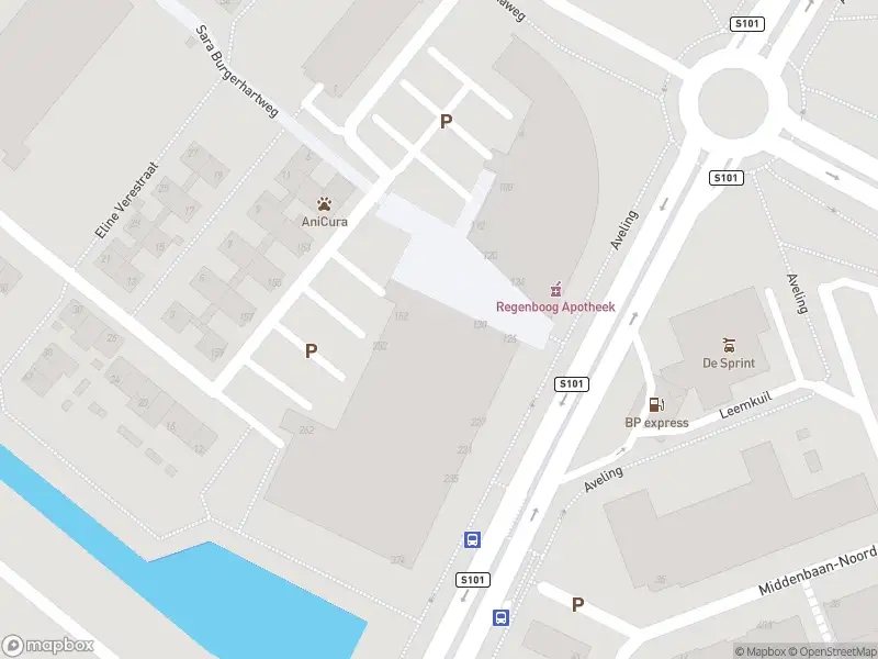 Ambulance met grote spoed naar de Klaasje Zevensterstraat in Hoogvliet Rotterdam