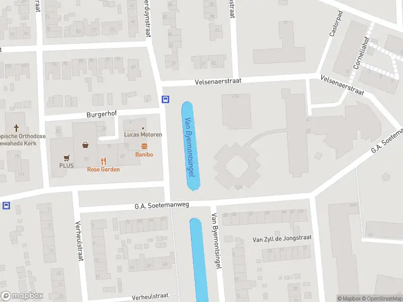 Ambulance met gepaste spoed naar de G.A.Soetemanweg in Pernis Rotterdam