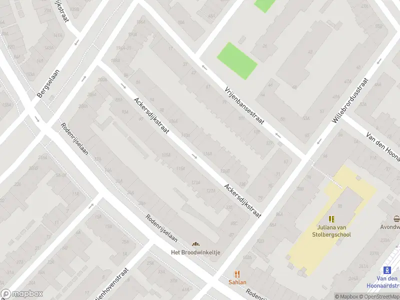 Ambulance met grote spoed naar de Ackersdijkstraat in Rotterdam