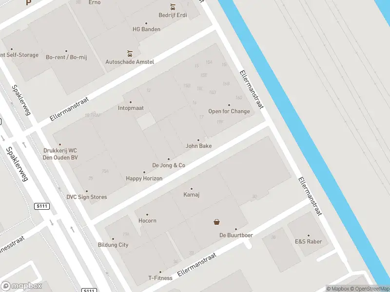 Ambulance met gepaste spoed naar de Ellermanstraat in Amsterdam-Duivendrecht