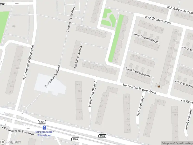 Ambulance met grote spoed naar de Burgemeester Fockstraat in Amsterdam