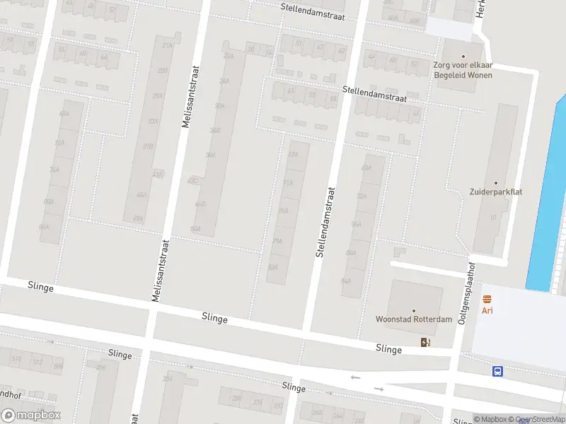 Ambulance met gepaste spoed naar de Stellendamstraat in Rotterdam