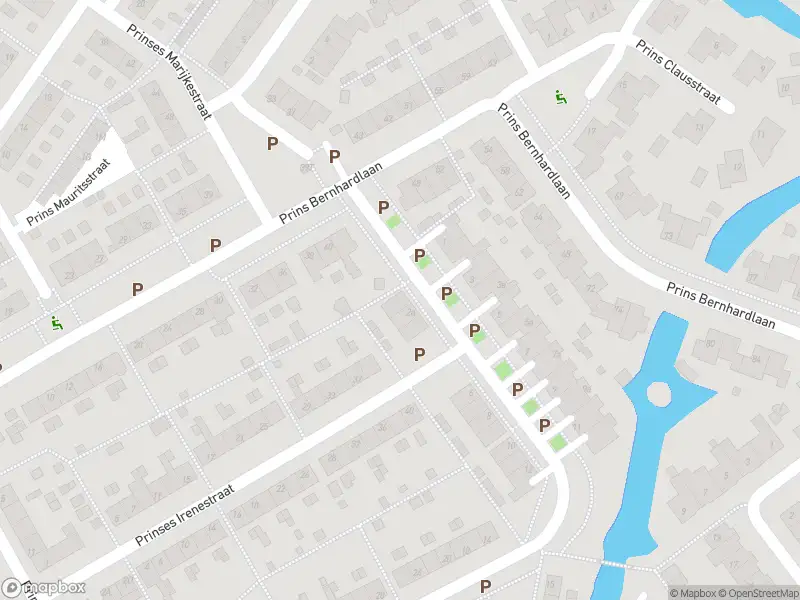 Ambulance met grote spoed naar de Prinses Margrietstraat in Middelharnis