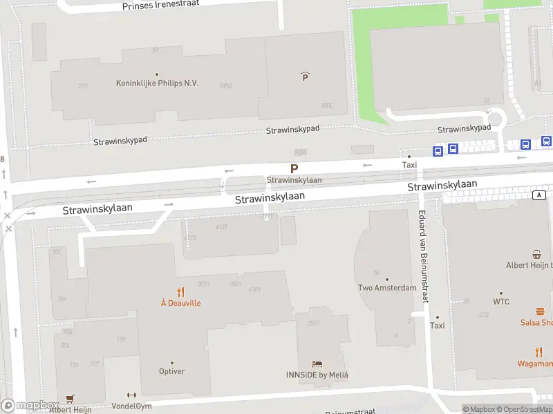 Ambulance met grote spoed naar de Fred. Roeskestraat in Amsterdam