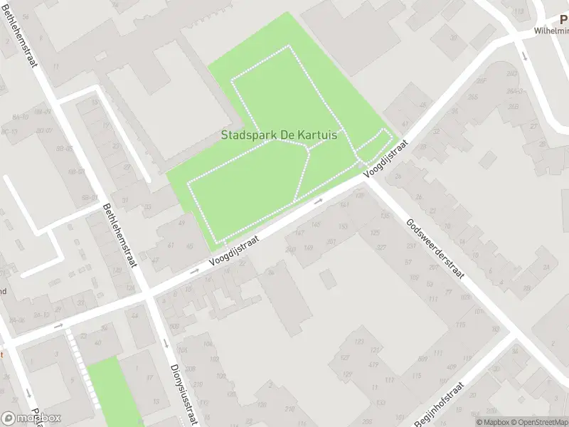 Brandweer met gepaste spoed naar de Voogdijstraat in Roermond vanwege stormschade