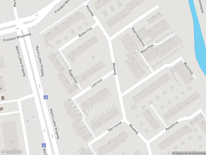 Ambulance met grote spoed naar de Leermos in Rotterdam