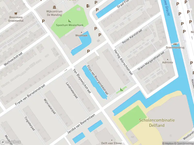 Ambulance met grote spoed naar de Filips van Bourgondiëstraat in Delft