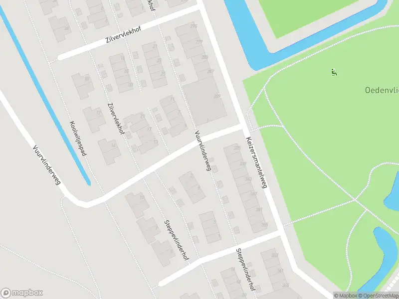 Ambulance met gepaste spoed naar de Vuurvlinderweg in Hoogvliet Rotterdam