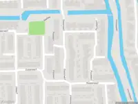 Ambulance met grote spoed naar de Pluutwerf in Gouda