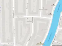 Ambulance met grote spoed naar de Bonairestraat in Amsterdam