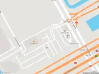 Ambulance met grote spoed naar de Muntbergweg in Amsterdam