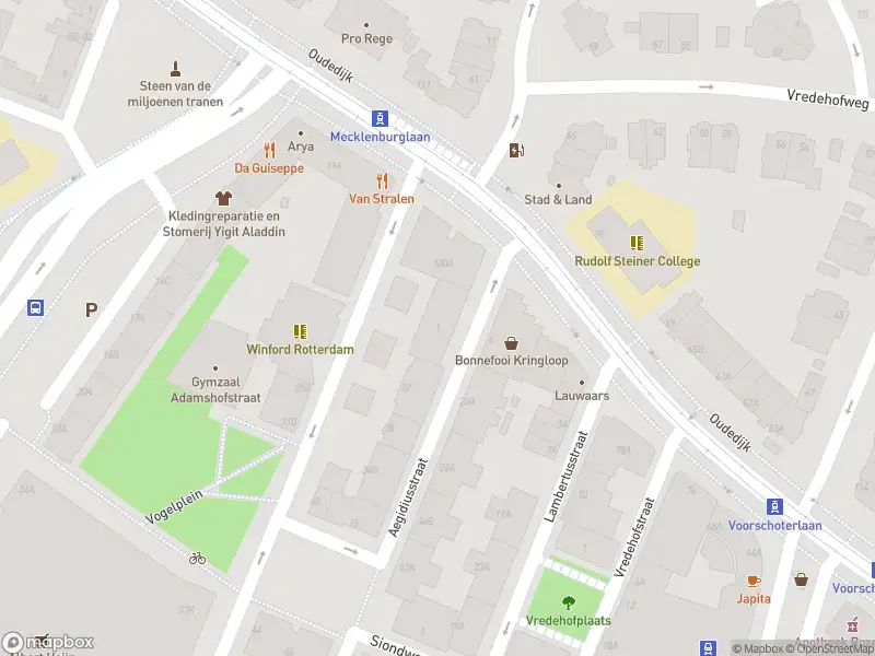 Ambulance met gepaste spoed naar de Aegidiusstraat in Rotterdam