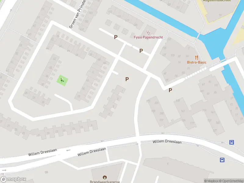 Ambulance met grote spoed naar de Groen v Prinstererstraat in Papendrecht