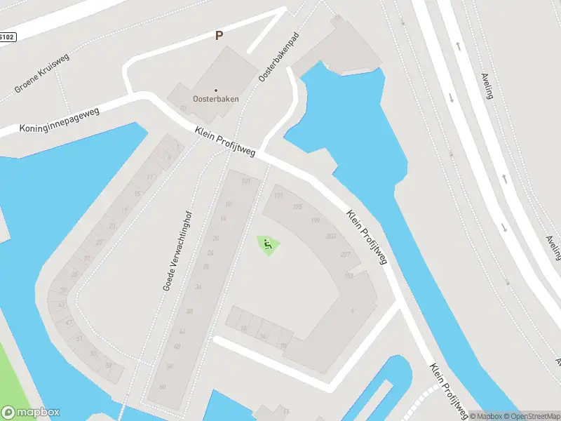 Ambulance met gepaste spoed naar de Klein Profijtweg in Hoogvliet Rotterdam