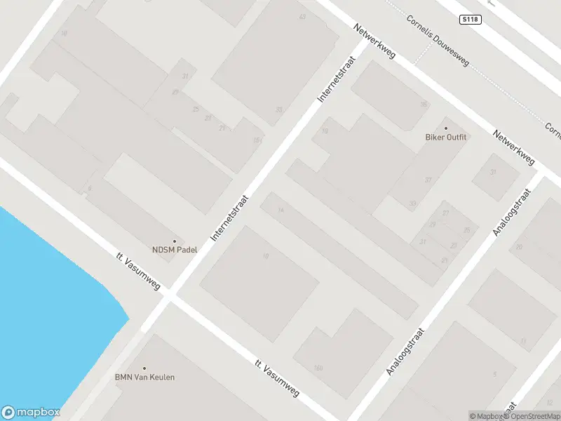 Ambulance met grote spoed naar de Internetstraat in Amsterdam