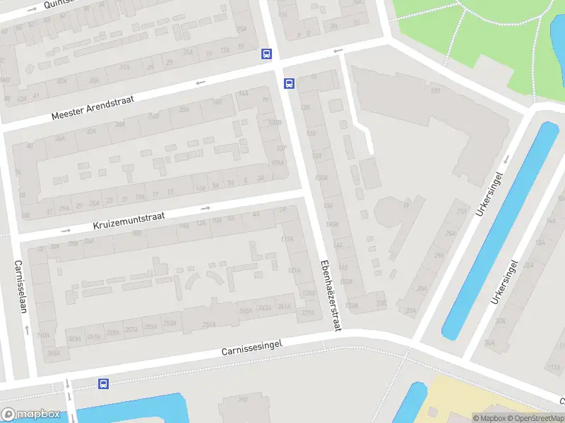 Ambulance met grote spoed naar de Kruizemuntstraat in Rotterdam