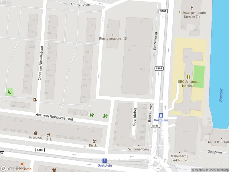 Ambulance met gepaste spoed naar de Willem Schürmannstraat in Rotterdam