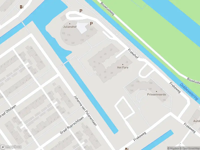 Ambulance met grote spoed naar de Frekehof in Leidschendam