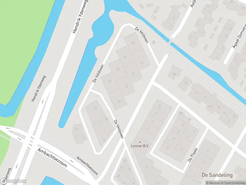 Ambulance met grote spoed naar de De Veldoven in Hendrik-Ido-Ambacht