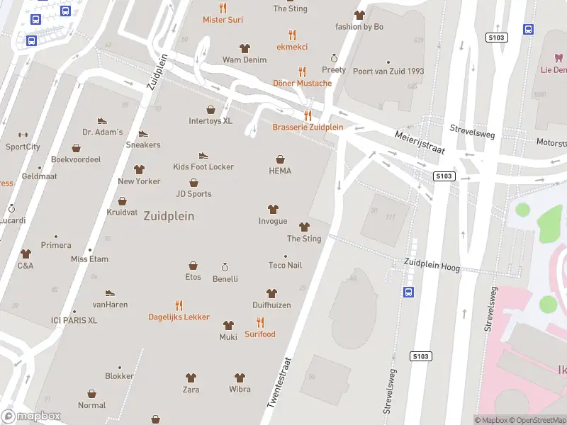 Ambulance met grote spoed naar de Zuidplein Hoog in Rotterdam