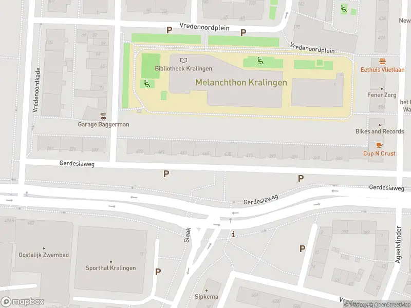 Ambulance met grote spoed naar de Gerdesiaweg in Rotterdam