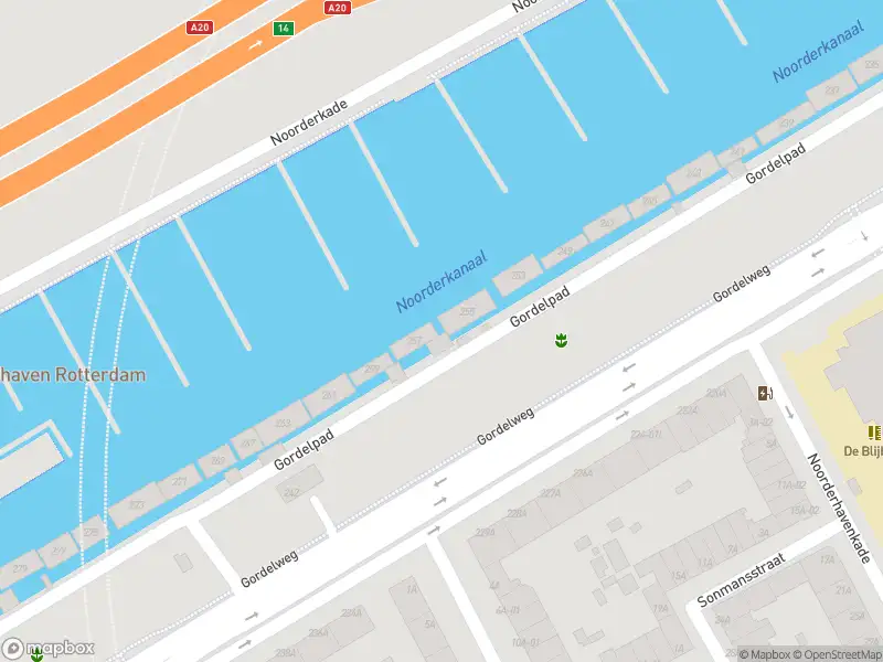 Ambulance met grote spoed naar de Gordelpad in Rotterdam