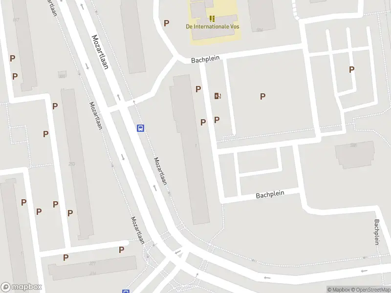 Ambulance met grote spoed naar de Bachplein in Schiedam