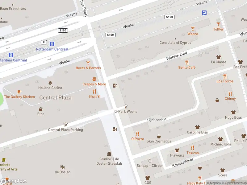 Ambulance met grote spoed naar de Karel Doormanstraat in Rotterdam