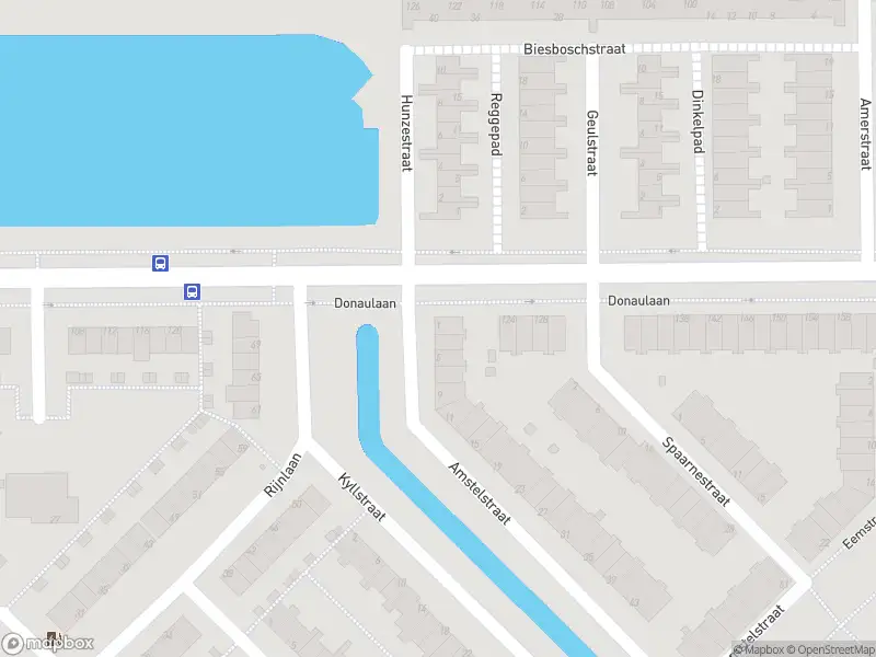 Ambulance met gepaste spoed naar de Amstelstraat in Spijkenisse