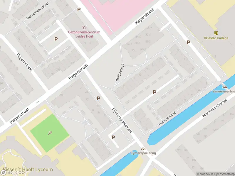 Ambulance met gepaste spoed naar de Kleipoelpad in Leiden