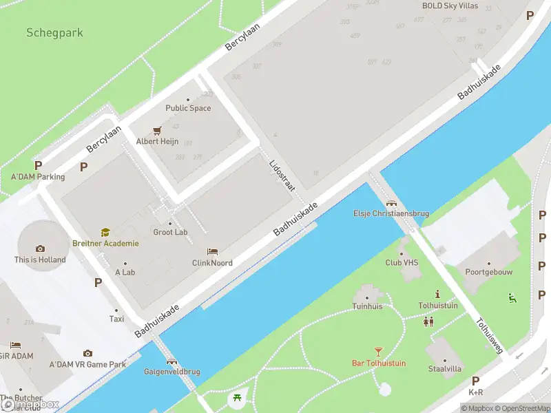 Ambulance met grote spoed naar de Badhuiskade in Amsterdam