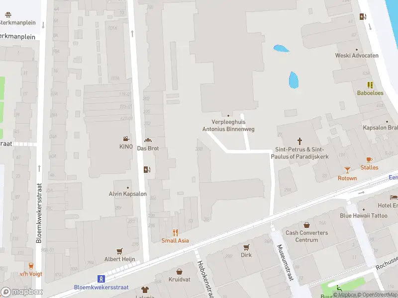 Ambulance met grote spoed naar de Nieuwe Binnenweg in Rotterdam