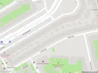 Ambulance met grote spoed naar de Deltastraat in Amsterdam