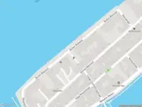 Ambulance met grote spoed naar de Buiten Walevest in Dordrecht