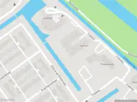 Ambulance met grote spoed naar de Frekehof in Leidschendam