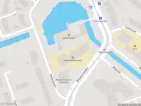 Ambulance met grote spoed naar de Kastanjeplein in Rotterdam