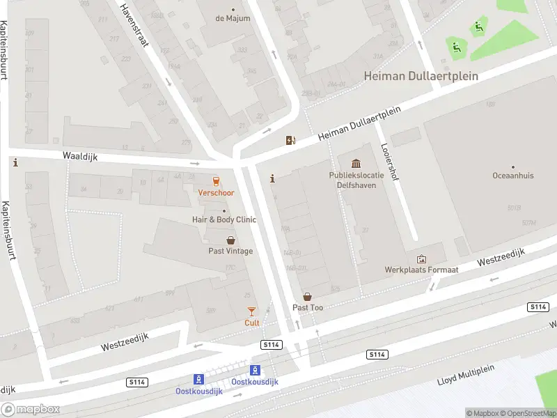 Ambulance met grote spoed naar de Oostkousdijk in Rotterdam